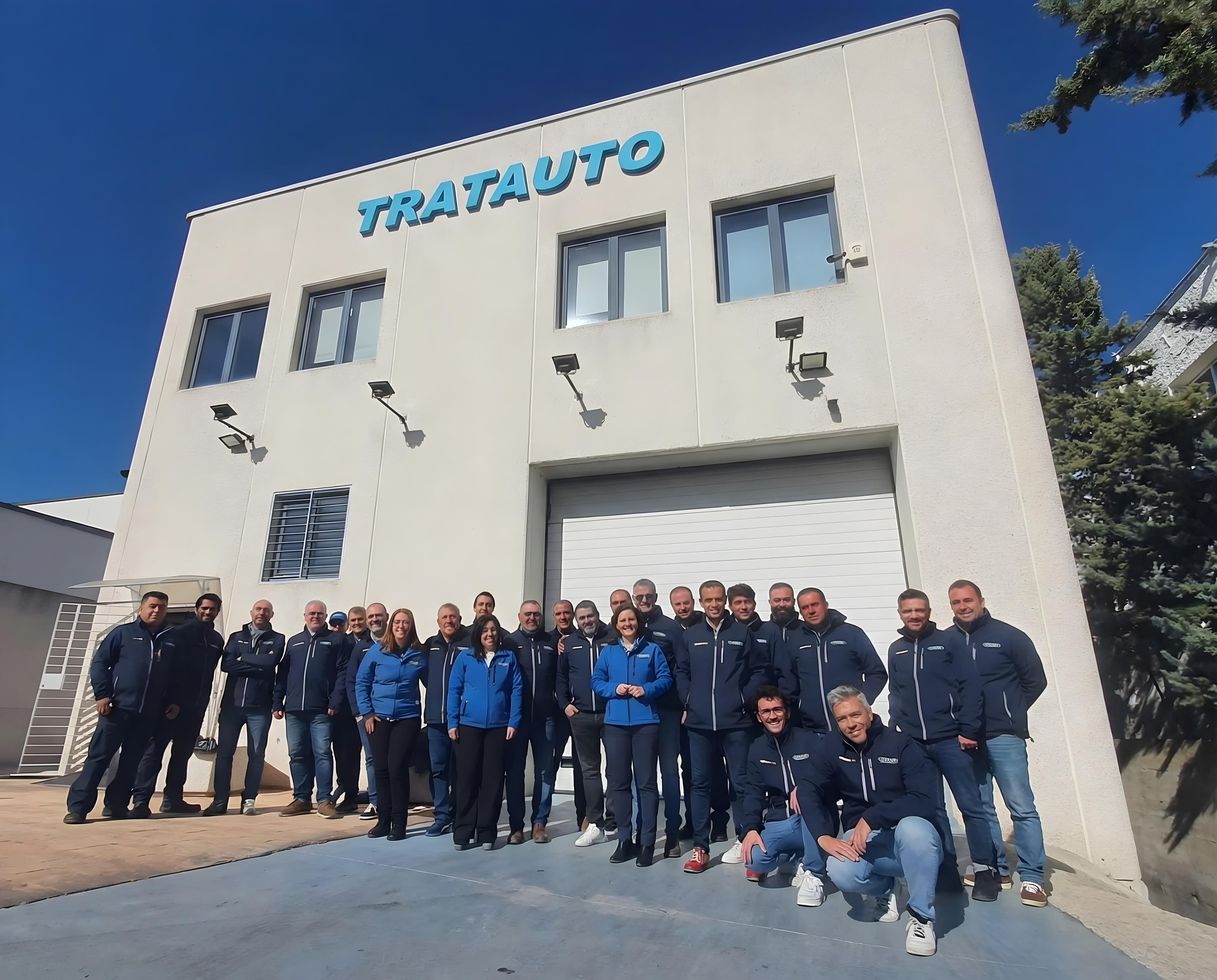 Equipo profesional de TRATAUTO en laboratorio